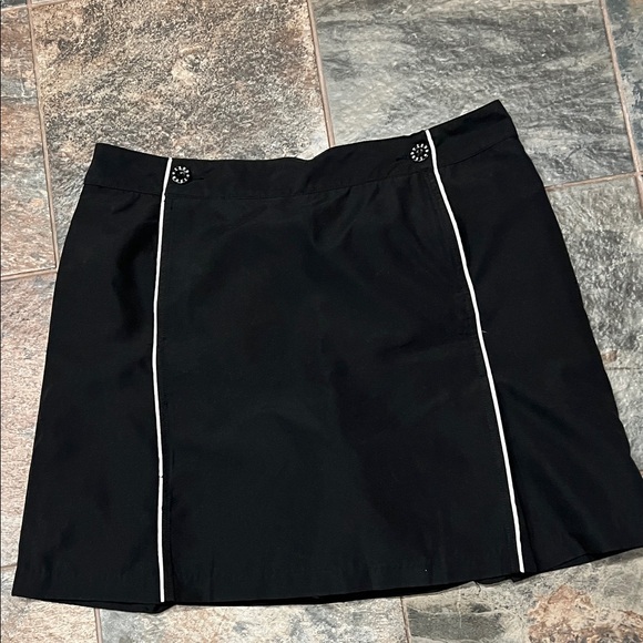 Izod Black Mini Skort with White Trim - Picture 1 of 7
